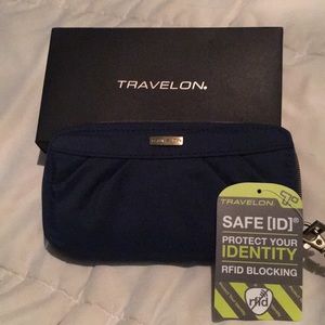 New with tags Travelon wallet/ wristlet